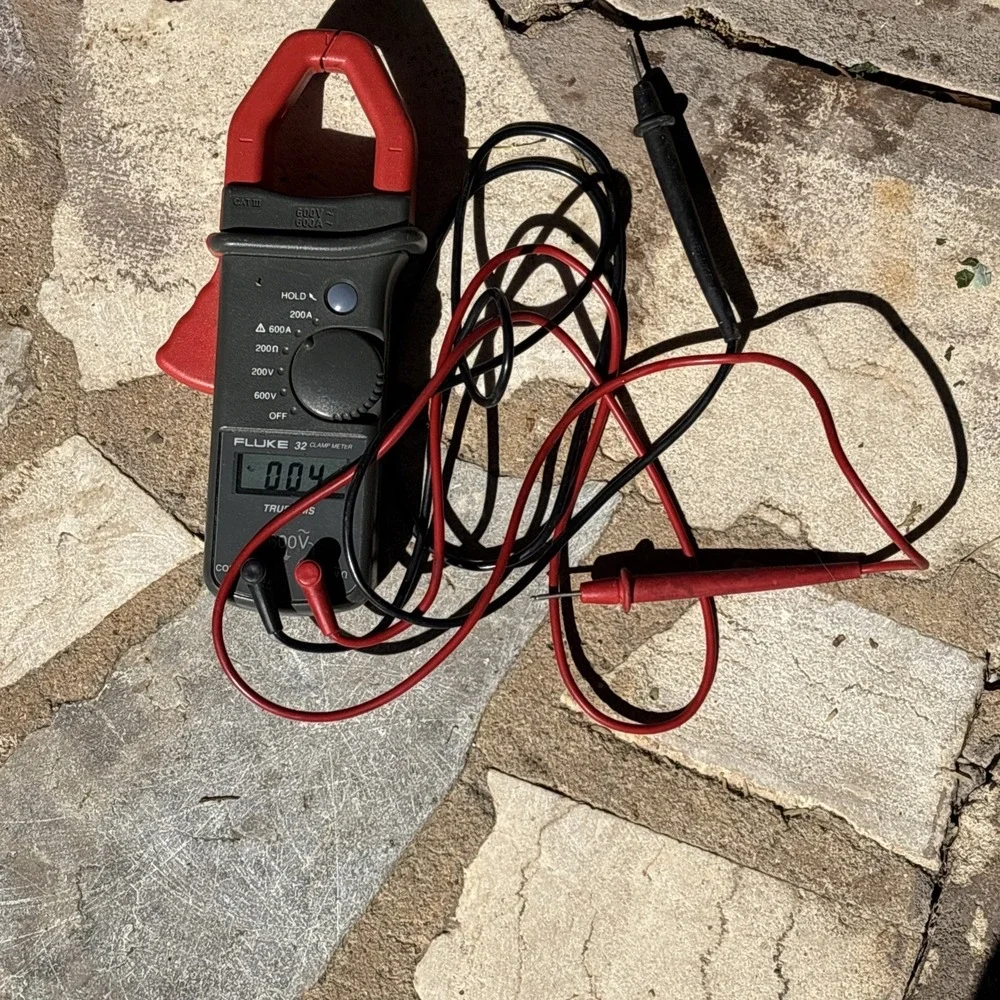 Fluke 32 Clamp Meter 600V‎ 600A CAT III with Multimeter With Leads